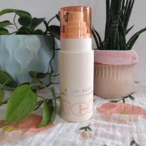 One Hit Setting Spray with Orange Cap